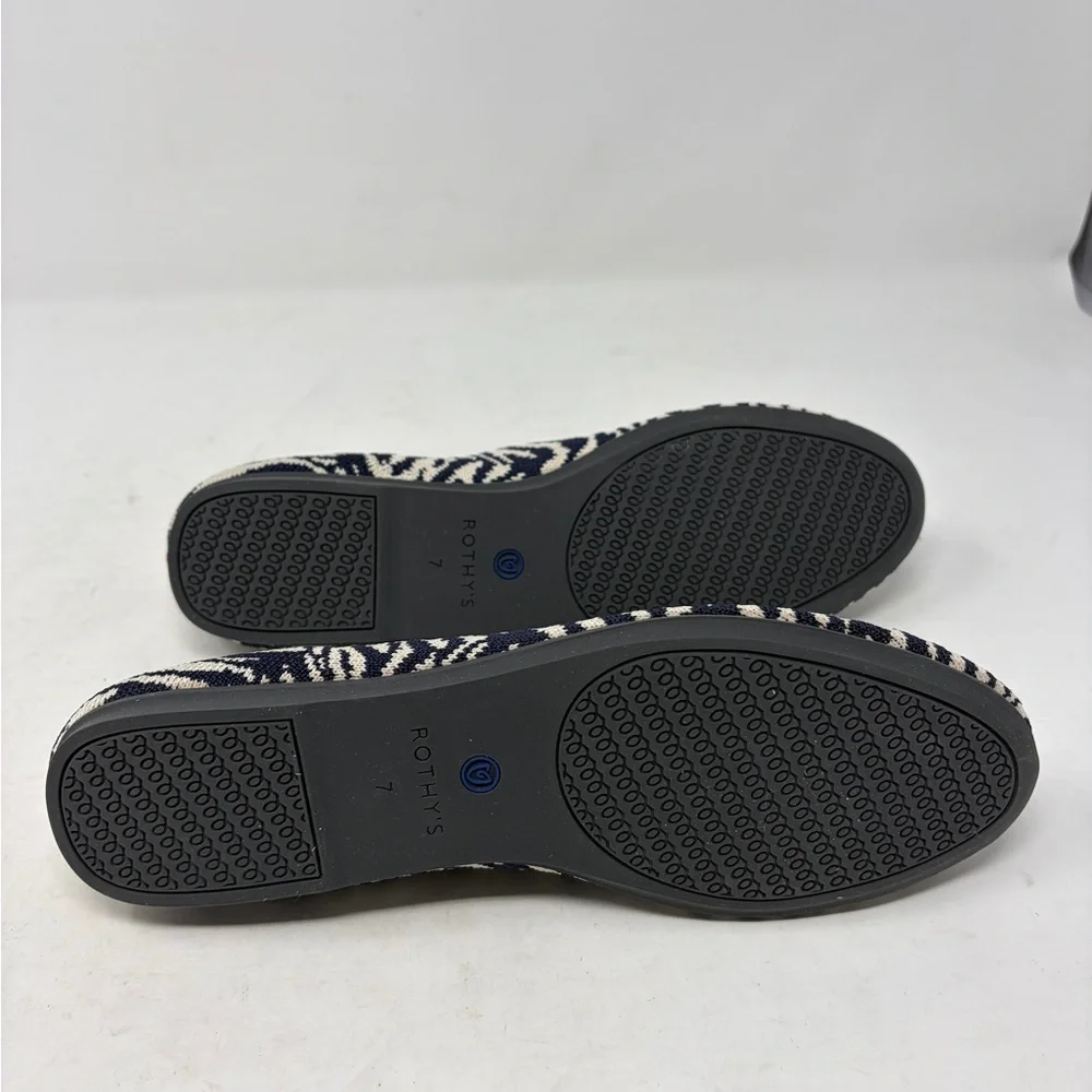 Rothy’s The Loafer Navy Cream Zebra Women’s 7 Round Toe Slip on flats. NEW